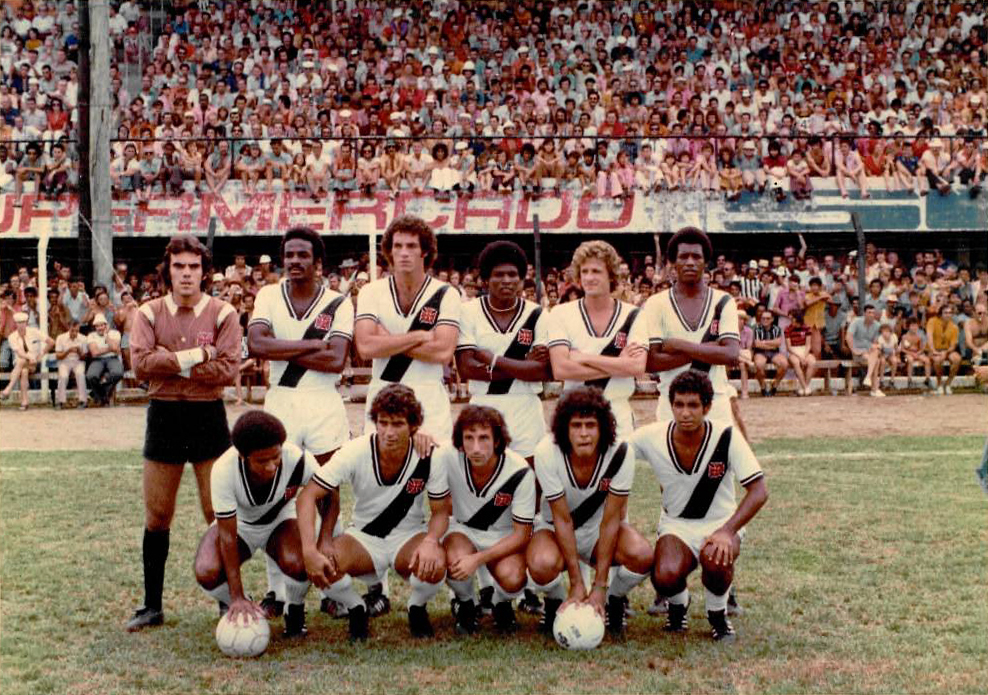 Mazarópi, Renê, Abel Braga, Toninho, Zanata e Marco Antônio. Fumanchu, Jair Pereira, Zé Mário, Roberto Dinamite e Luís Carlos.