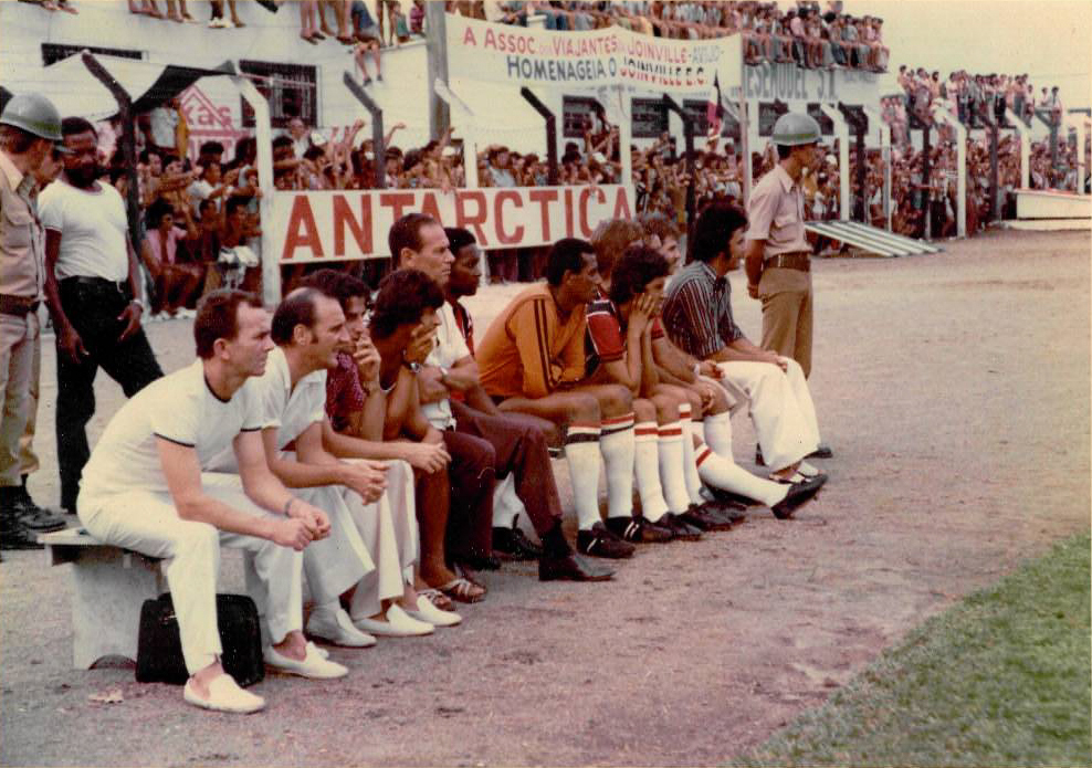 022 Juvêncio(massag), Gerd Barggentoss(méd), Cláudo Lopes(sup), Paulo Sérgio(prep fís), João Lima(téc), Ferreira, Anivaldo, Nelinho...